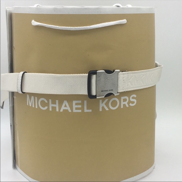 MICHAEL KORS HANOVER MD BELT BAG OPTIC WHITE - Picture 5 of 8